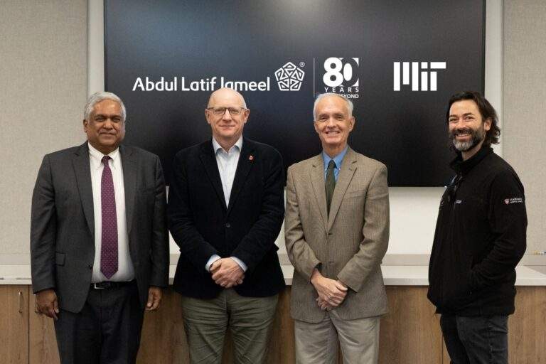 Using synthetic biology and AI to address global antimicrobial resistance threat