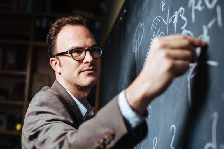 Jesse Thaler named director of the Laboratory for Nuclear Science Jesse Thaler named director of the Laboratory for Nuclear Science