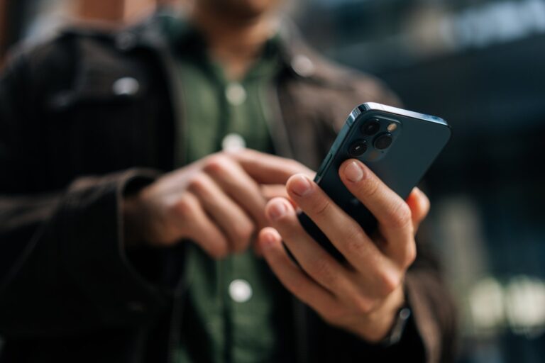 Estimating suicide risk from text Estimating suicide risk from text