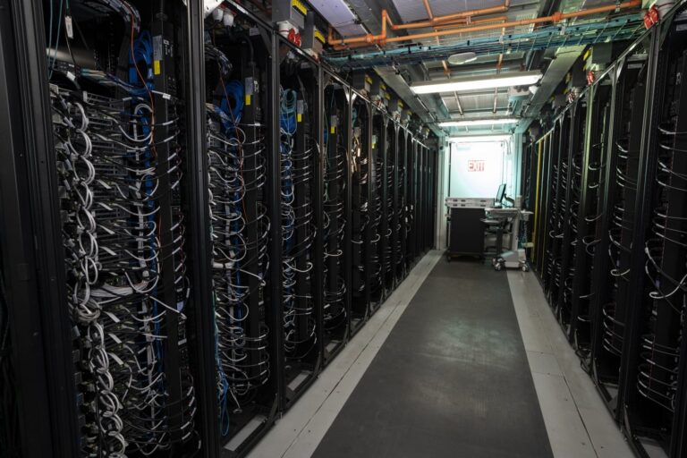 Supercomputing researchers document evolution of AI hardware Supercomputing researchers document evolution of AI hardware